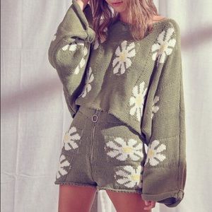 Daisy knit sweater and shorts